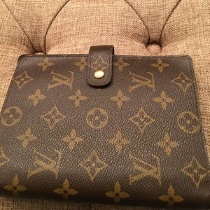 AUTHENTIC Louis Vuitton Monogramed Agenda Cover